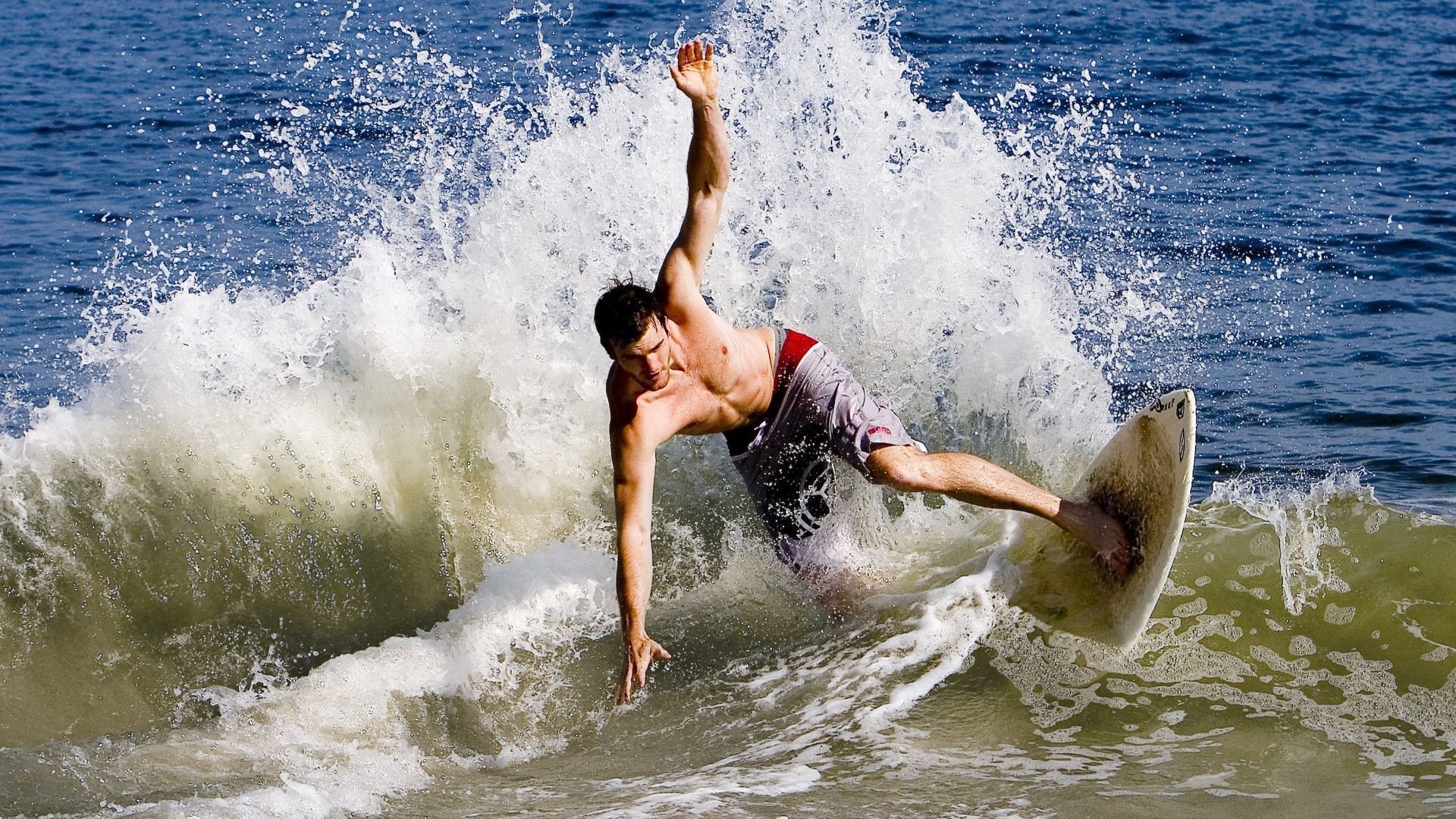 《电竞游戏的未来：融合科技与艺术的无限可能》，电竞游戏的未来发展前景